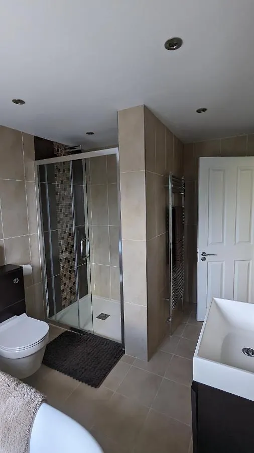 Villa Cheltenham Large House With Gym, Bar & Hot Tub Golden Valley