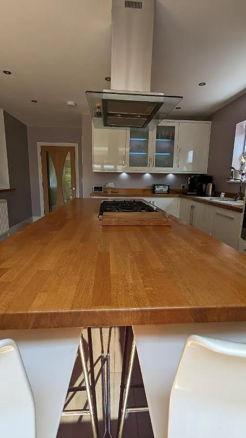 Cheltenham Large House With Gym, Bar & Hot Tub Golden Valley 0*,  United Kingdom