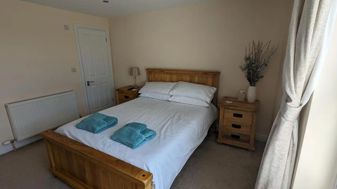 Cheltenham Large House With Gym, Bar & Hot Tub Golden Valley United Kingdom