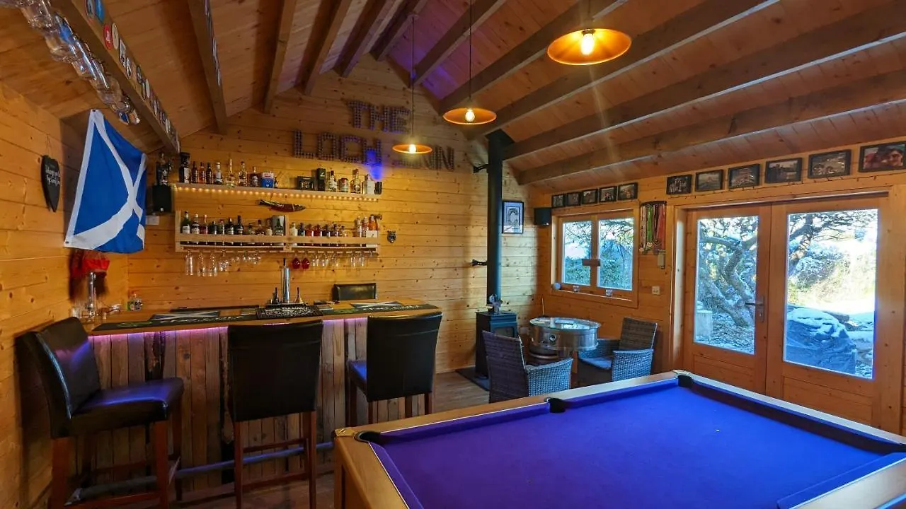 Cheltenham Large House With Gym, Bar & Hot Tub Golden Valley Villa
