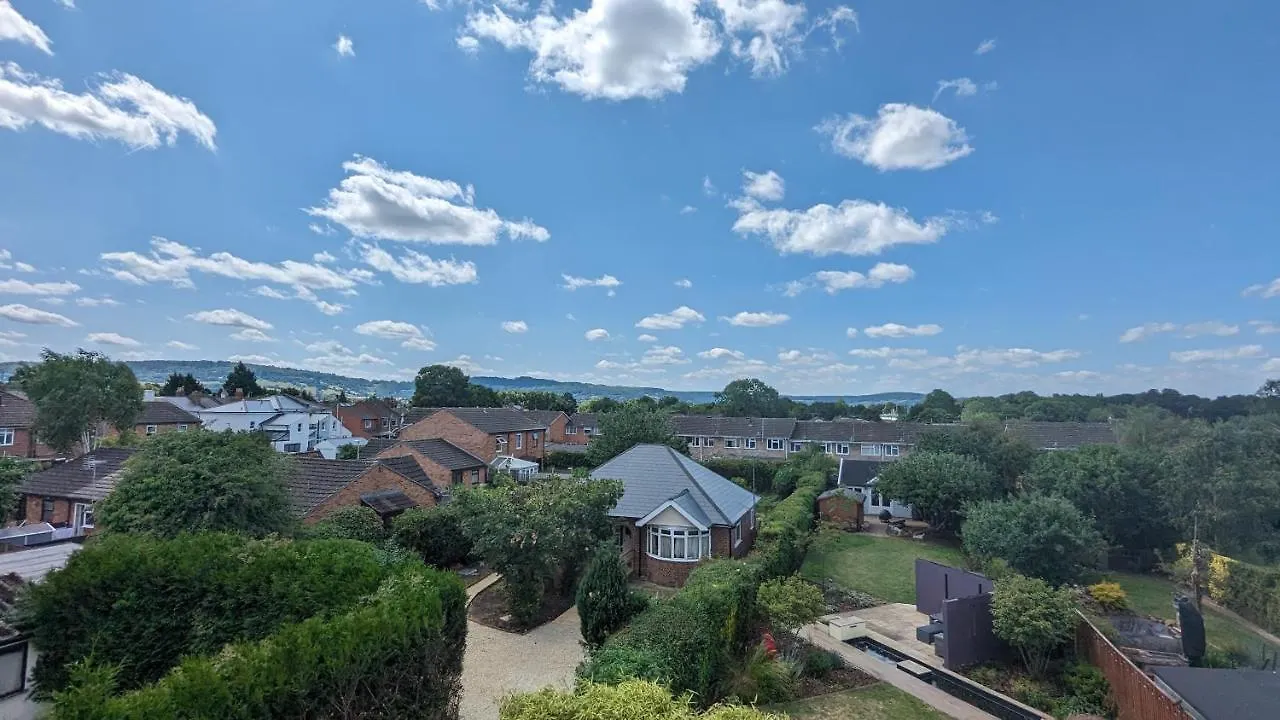 Cheltenham Large House With Gym, Bar & Hot Tub Golden Valley 0*,  United Kingdom