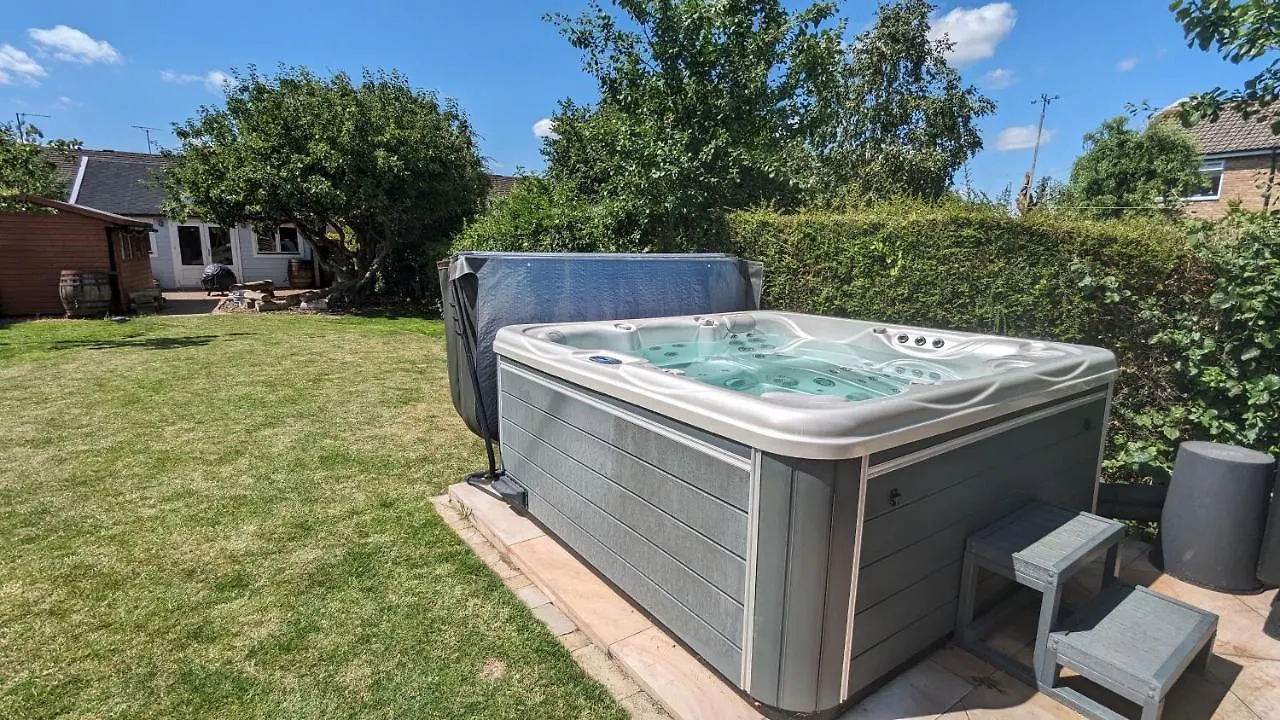 Villa Cheltenham Large House With Gym, Bar & Hot Tub Golden Valley