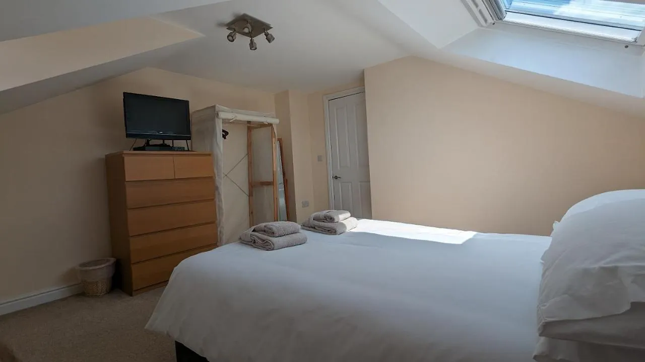 Villa Cheltenham Large House With Gym, Bar & Hot Tub Golden Valley