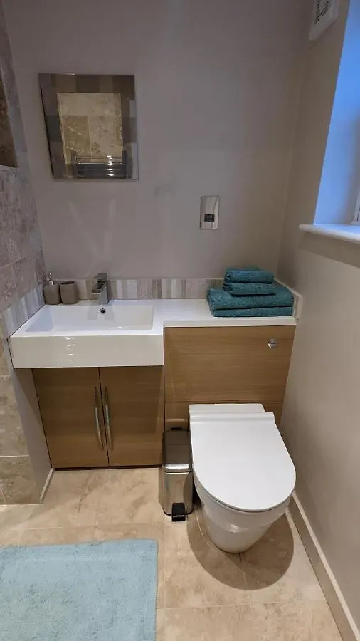 Cheltenham Large House With Gym, Bar & Hot Tub Golden Valley