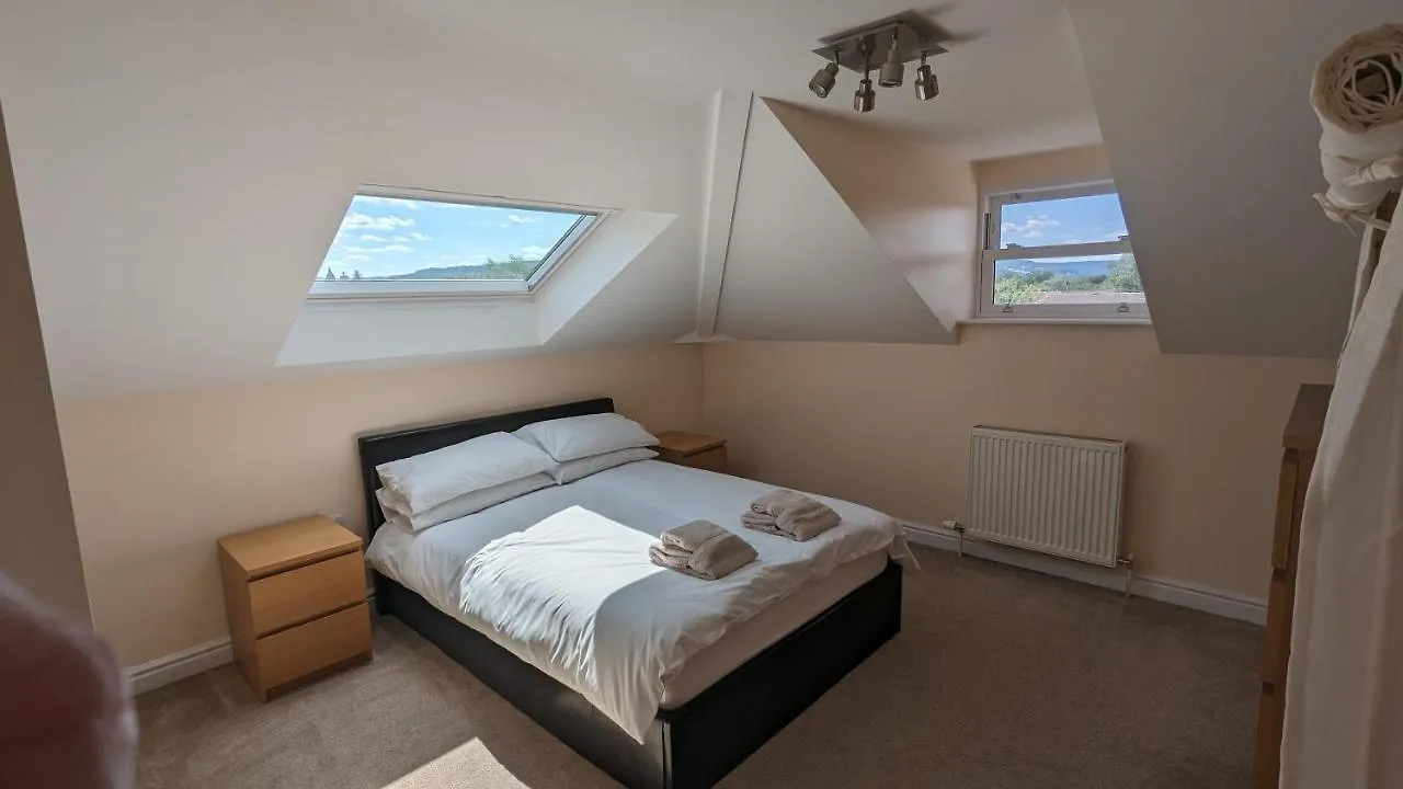 Villa Cheltenham Large House With Gym, Bar & Hot Tub Golden Valley
