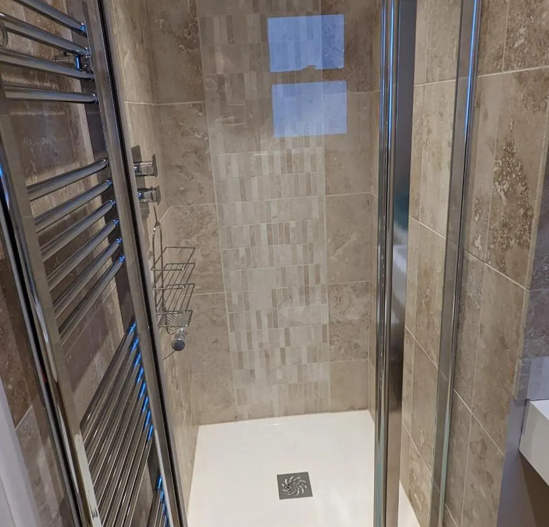 Cheltenham Large House With Gym, Bar & Hot Tub Golden Valley United Kingdom