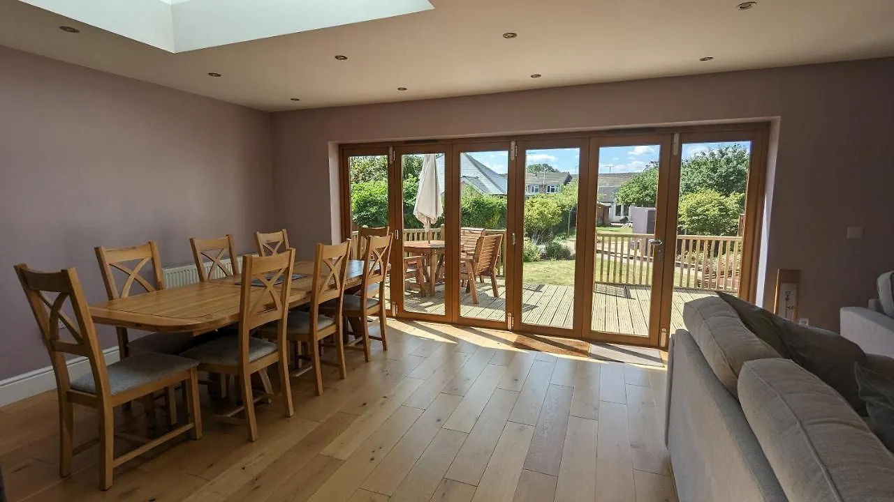Villa Cheltenham Large House With Gym, Bar & Hot Tub Golden Valley United Kingdom