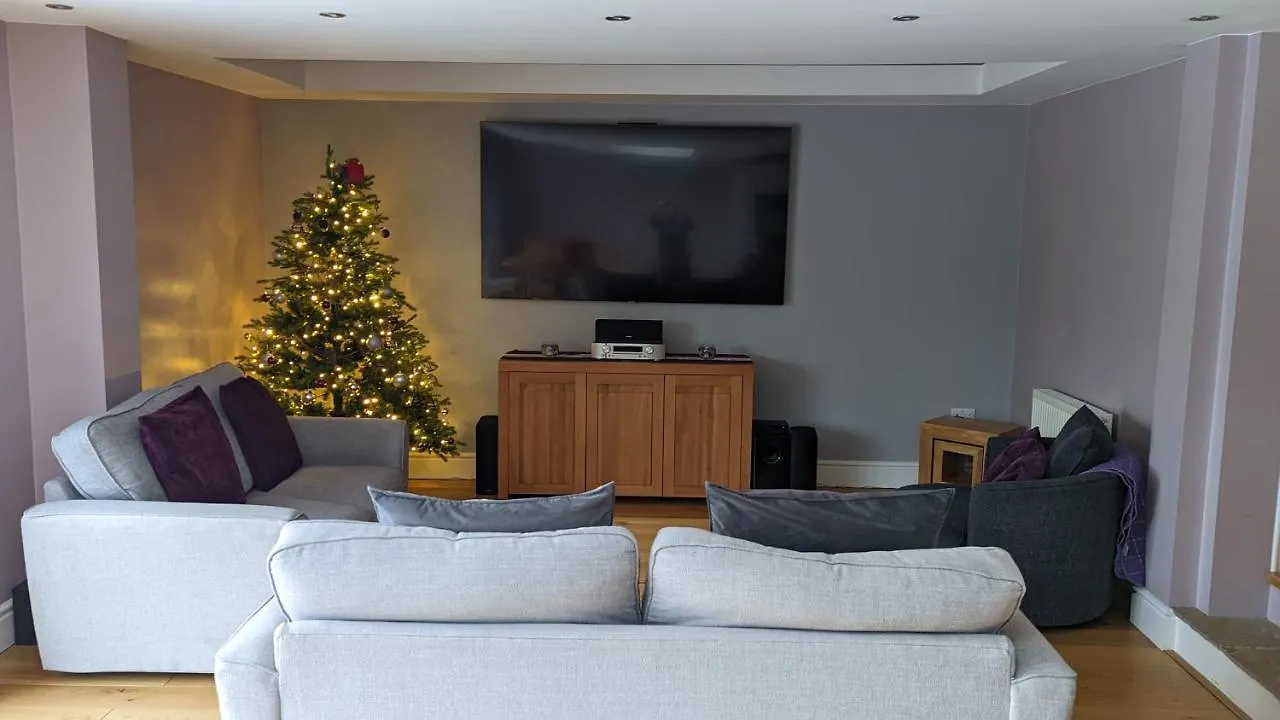 Villa Cheltenham Large House With Gym, Bar & Hot Tub Golden Valley