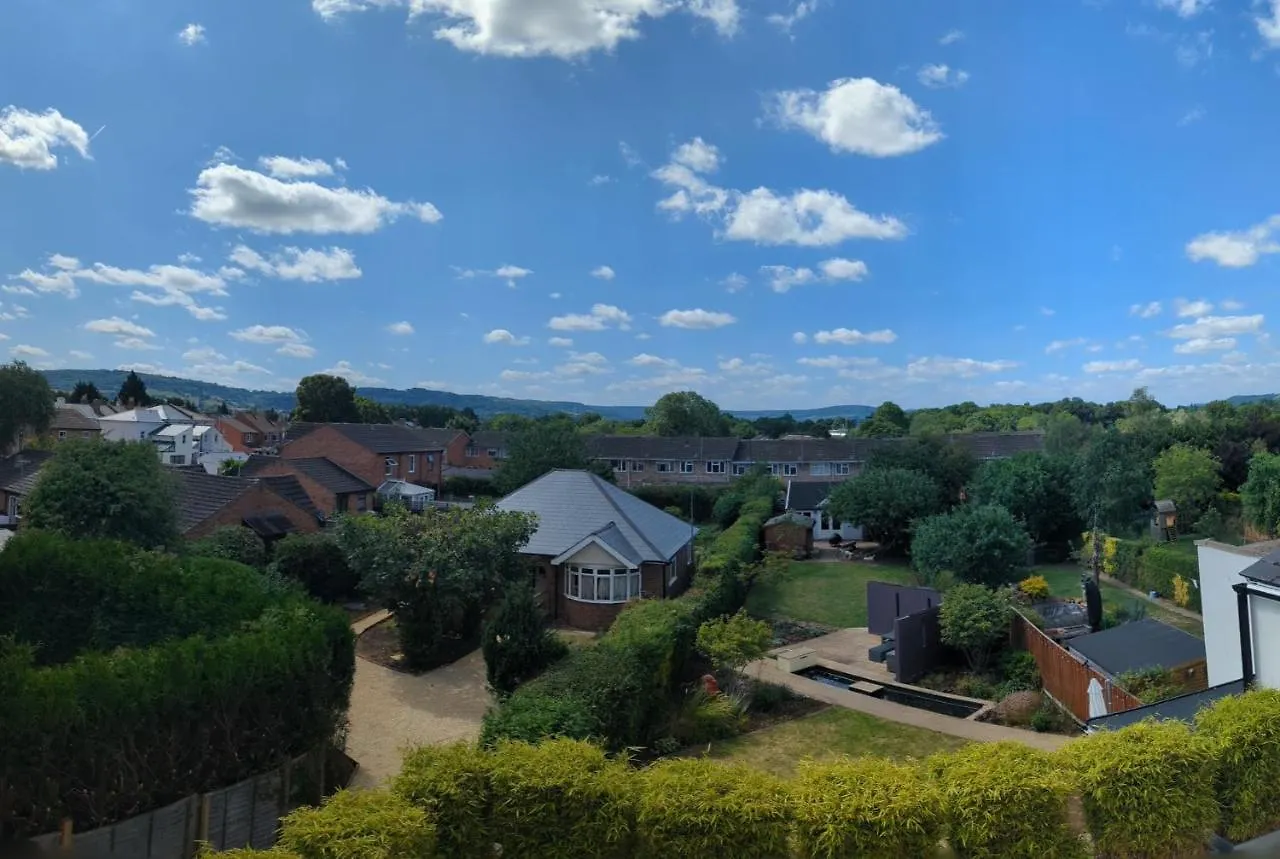 Cheltenham Large House With Gym, Bar & Hot Tub Golden Valley United Kingdom