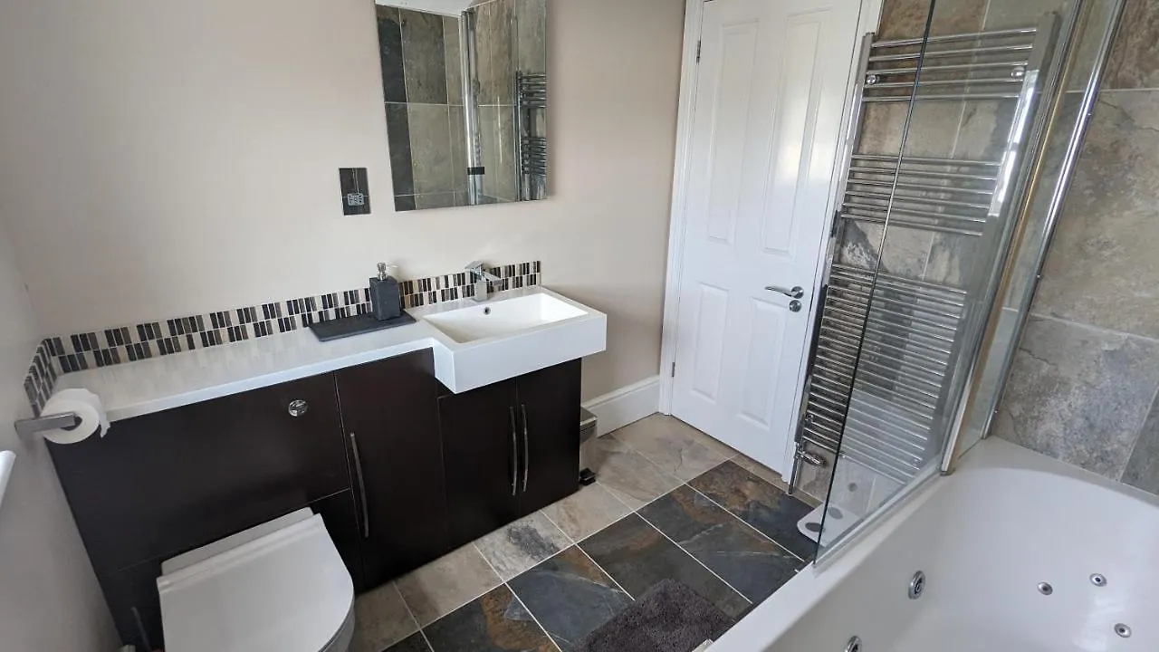 Villa Cheltenham Large House With Gym, Bar & Hot Tub Golden Valley
